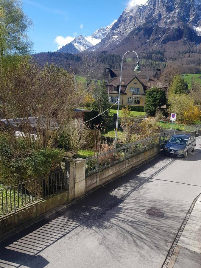 Ferienwohnung für 4 Personen, mit Terrasse und Ausblick in Glarus - 2