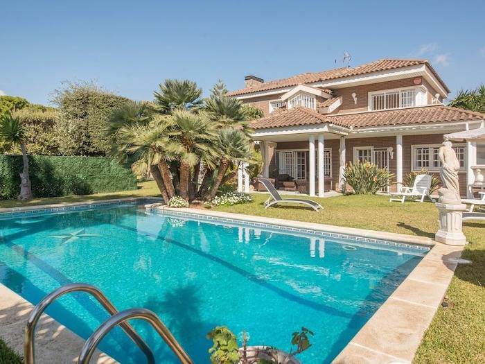 Holiday apartment for 9 people, with garden and pool as well as balcony - 1