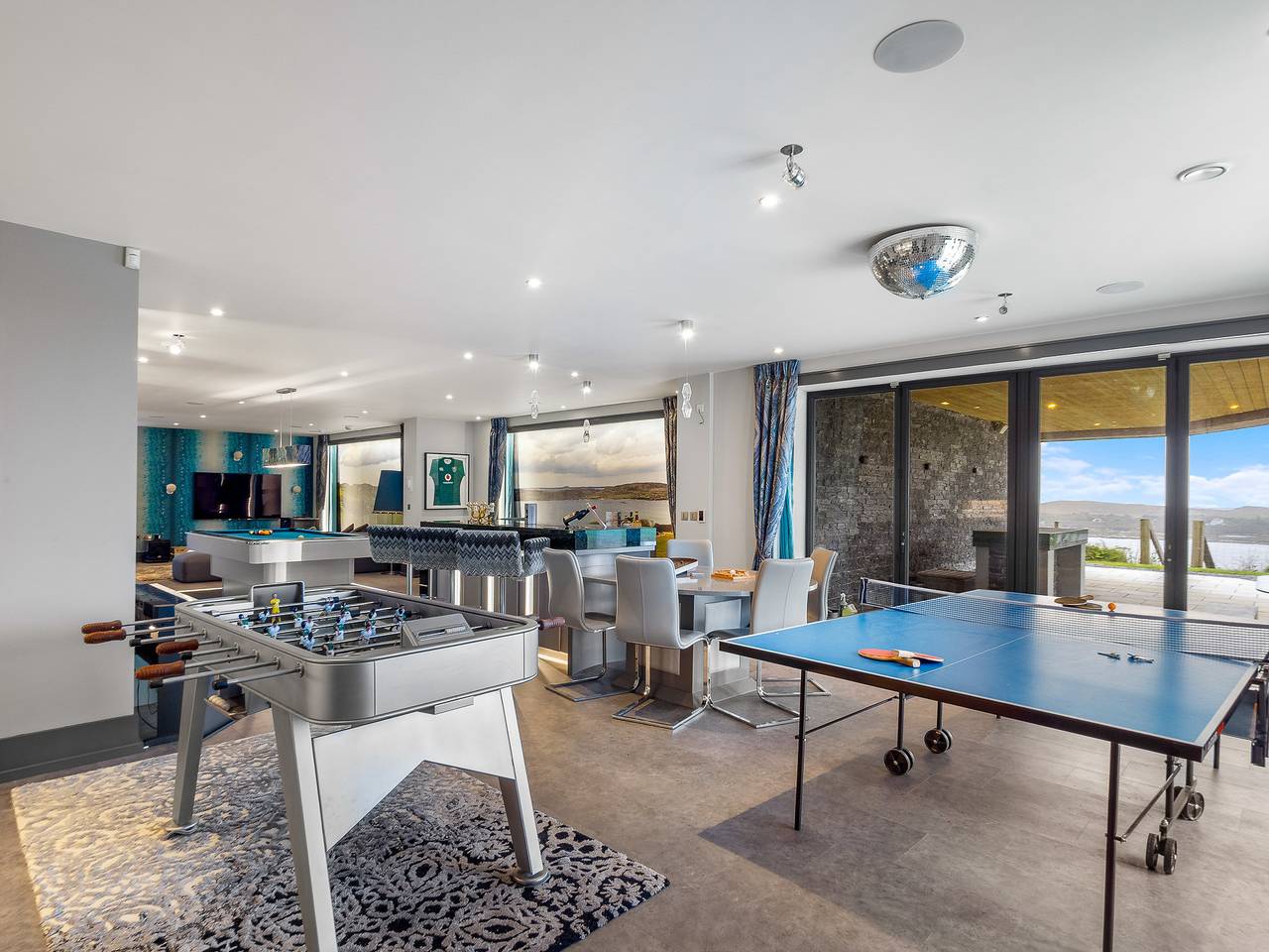 Holiday Home for 10 People in Clifden, Connemara National Park