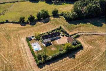 Cottage pour 9 personnes, avec vue ainsi que jardin et piscine à Le Gué-de-la-Chaîne