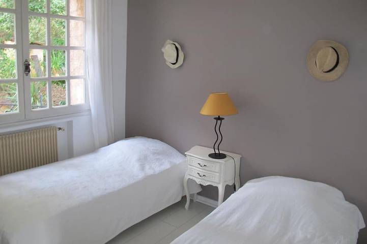 Location de vacances pour 10 personnes, avec jardin, animaux acceptés à Roquefort-les-Pins - 2