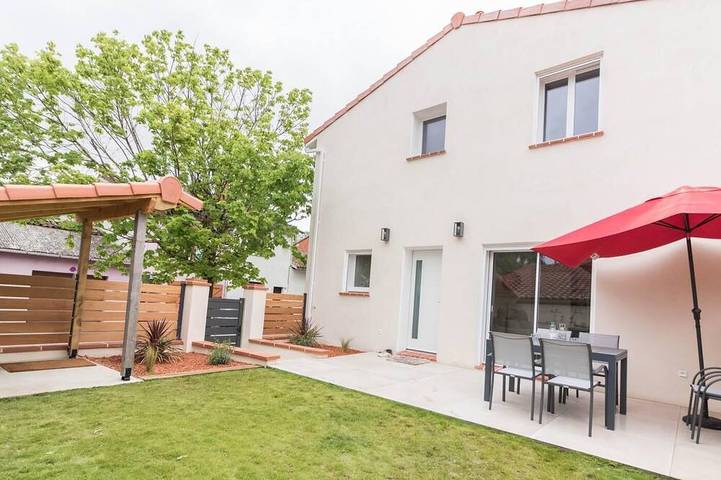 Location de vacances pour 4 personnes, avec jardin à Gaillac-Toulza