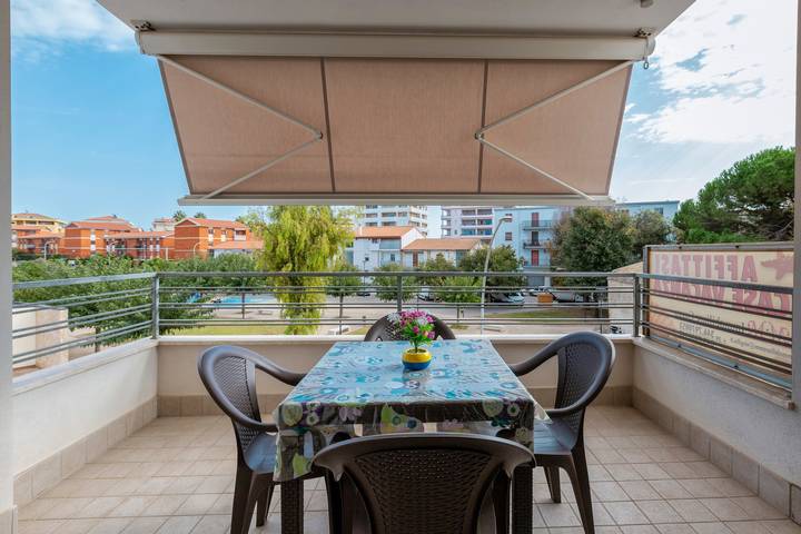 Appartamento intero, Appartamento "Ionio" vicino alla spiaggia con A/C, balcone e terrazza in Lido San Giovanni, Alghero