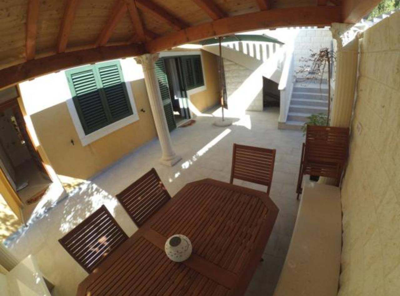 Ganzes Studio, Apartments Maritimo - Studio Apartment with Terrace in Blato, Korcula