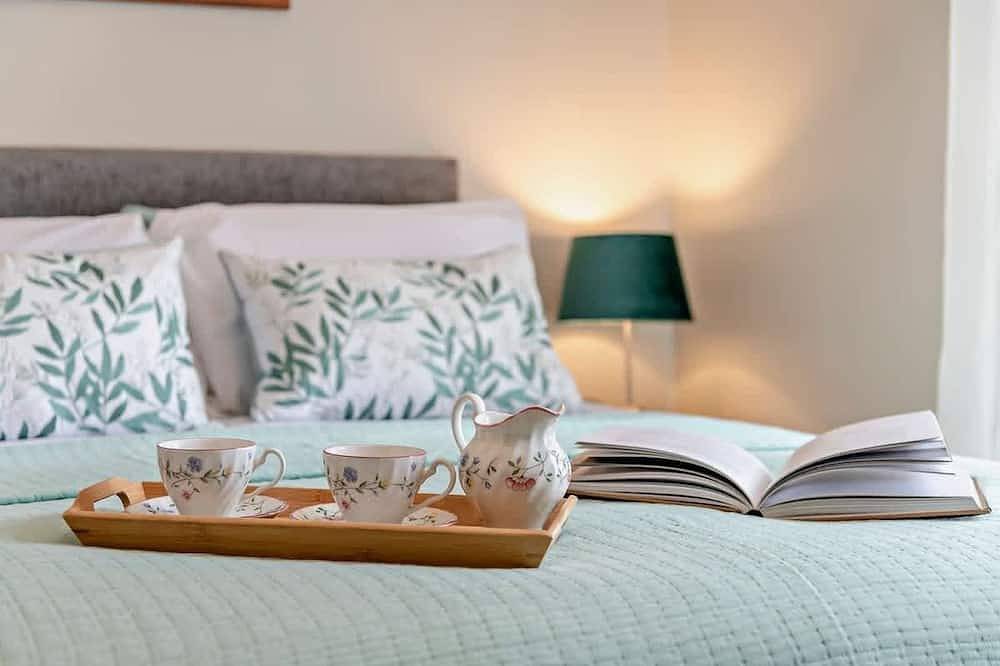 Oakwood Stylish 4-Bedroom Holiday Bungalow in Christchurch, Dorset