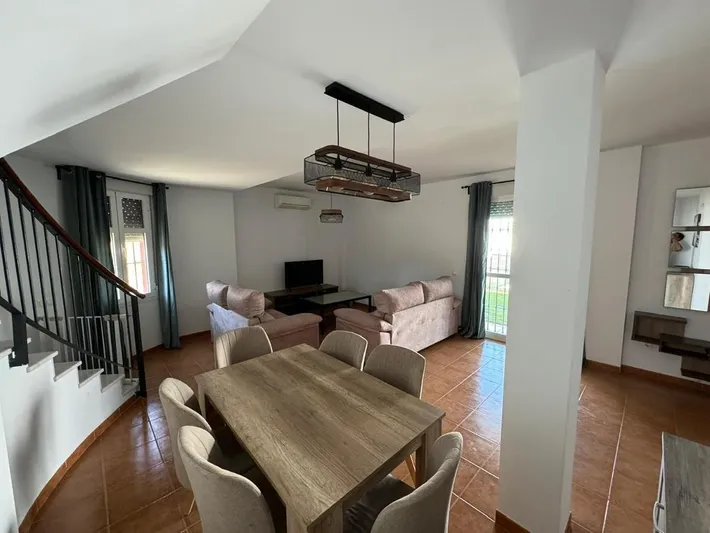 Casa de vacaciones para 6 personas, con vistas además de piscina y terraza - 1