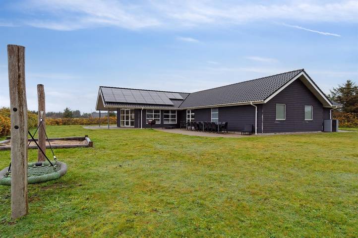 Ferienhaus für 20 Personen, mit Kinderpool und Sauna sowie Terrasse und Whirlpool, mit Haustier