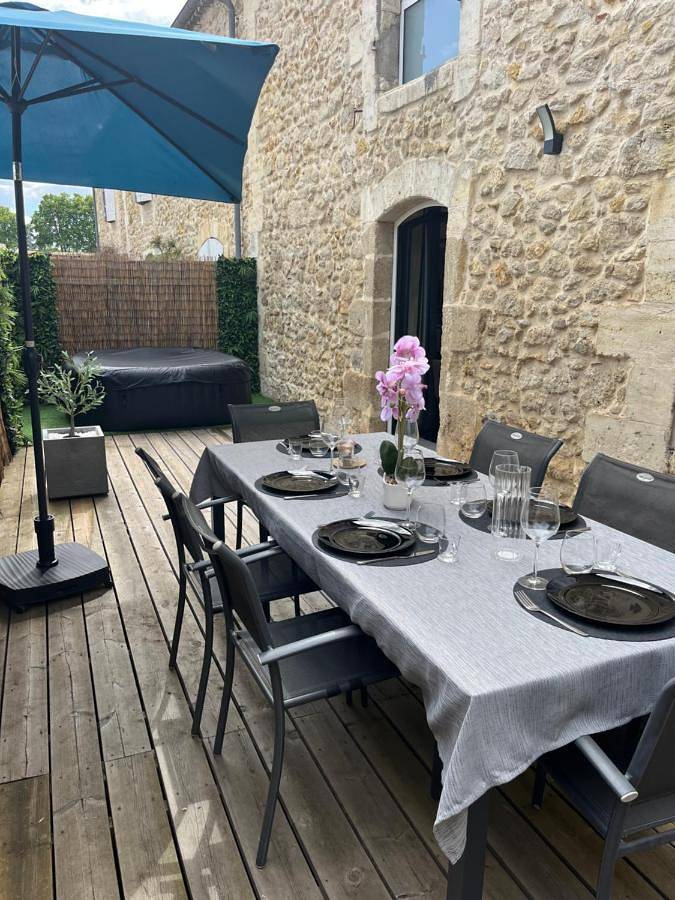 Location de vacances pour 7 personnes, avec Jacuzzi ainsi que Terrasse et Jardin à Portets