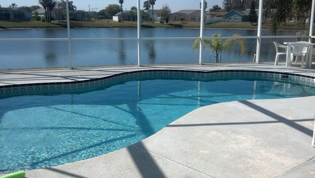 Familienerinnerungen / Privater Pool / Seeblick / Klimaanlage / Grill / Free Wifi / Kabel-Tv / Spielzimmer. in Kissimmee, Osceola County