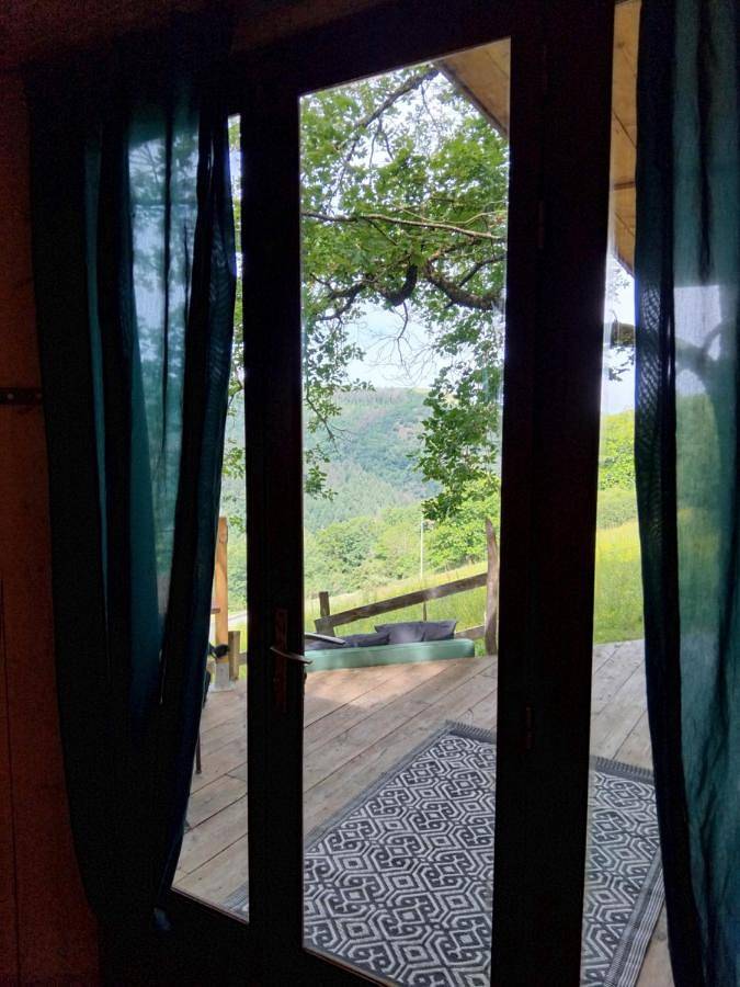 Location de vacances pour 2 personnes, avec vue et terrasse, animaux acceptés à Curvalle - 2