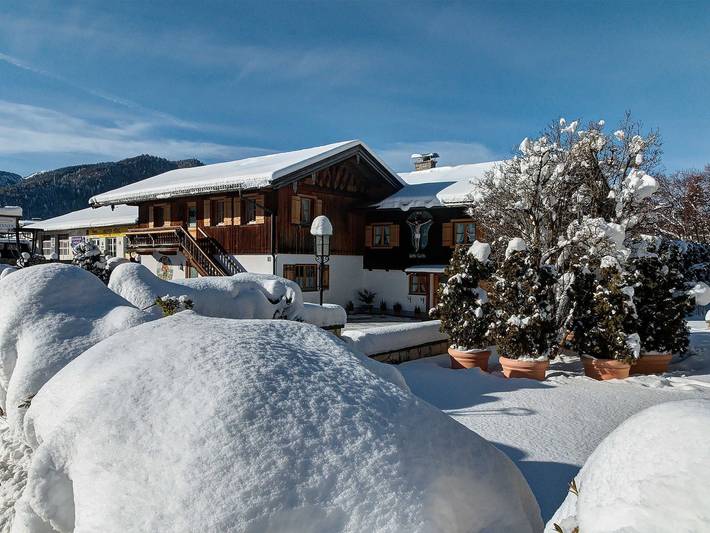 Ferienwohnung für 2 Personen, mit Balkon und Terrasse sowie Garten und Seeblick in Alpenland Tegernsee Schliersee