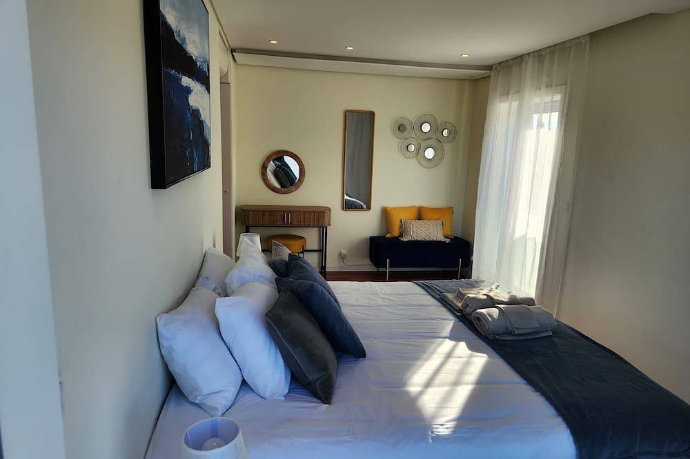 Casa Rogel: Private Heated Pool, Games, Wifi, Walk To Town, 5 Min Drive To Beach in Alcantarilha, Alcantarilha e Pêra