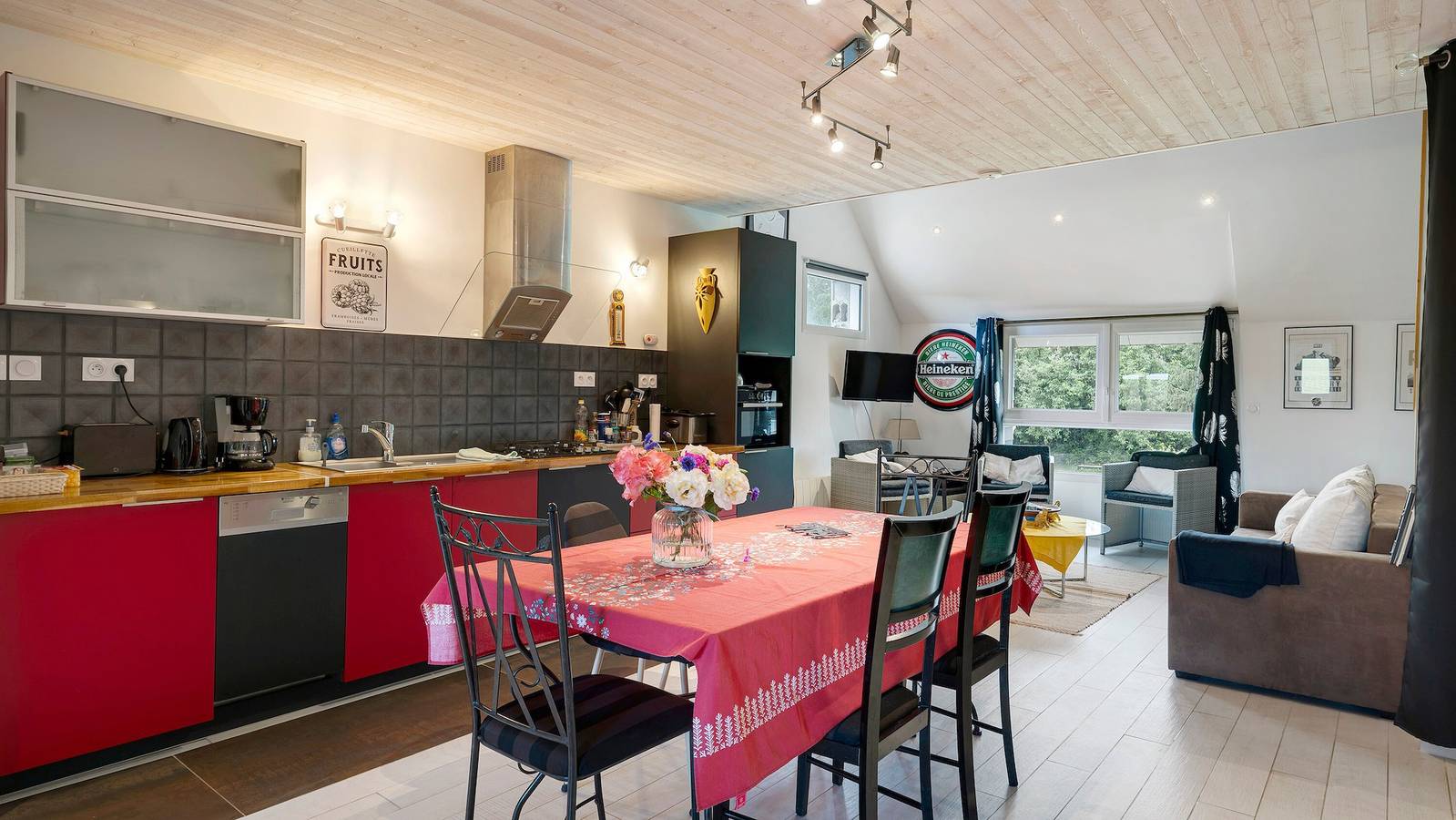 Gîte 'Le Relais De Jehan' met privézwembad, terras en eigen tuin in Saint-Malo-des-Trois-Fontaines, Vannes en omgeving