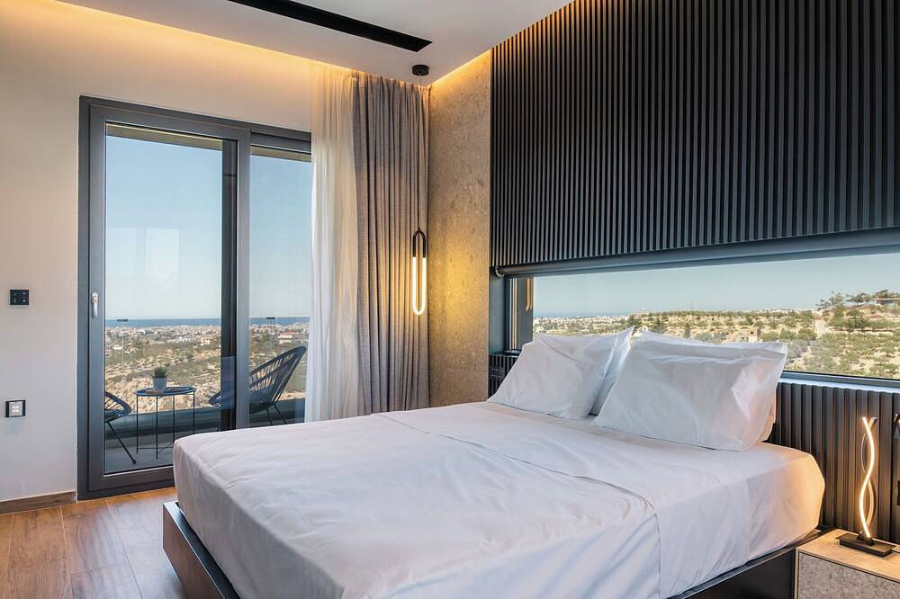 A Tranquil Gem with Panoramic Seaview & Easy Access to Heraklion Town in Region Heraklion