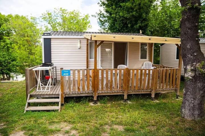 Camping pour 4 personnes, avec piscine et terrasse