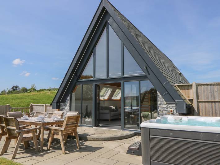 Chalet for 6 people, with garden in Wales