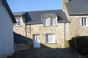 Gîte pour 4 personnes, avec jardin à Plerguer