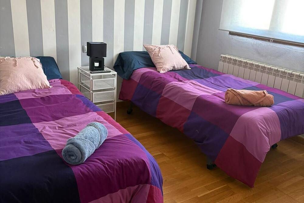 Disconnect between mountains, with gym, music room and cinema (pets allowed). in Bustarviejo, Madrid Province