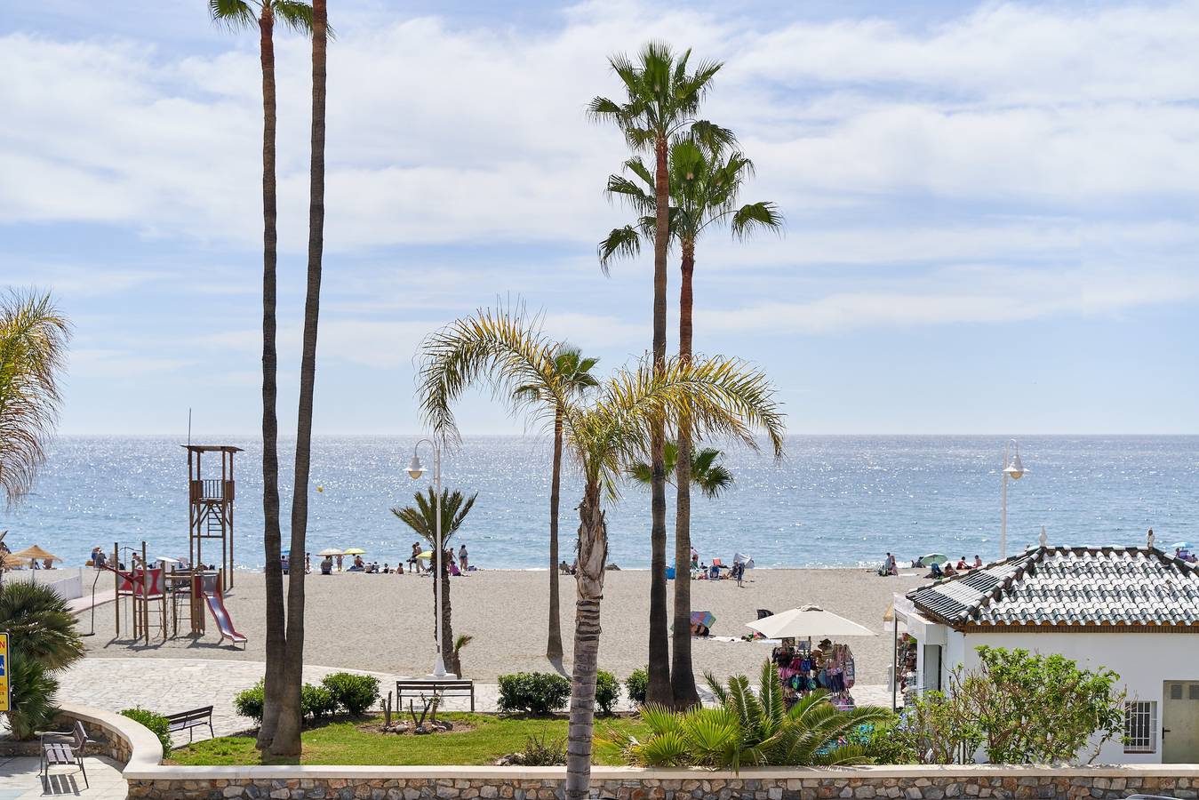 Ganze Wohnung, Ferienwohnung '1st Line Burriana, Nerja' mit Meerblick, Wlan und Klimaanlage in Playa de Burriana, Nerja