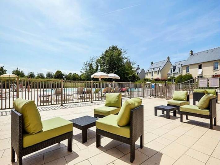 Gîte pour 6 personnes, avec piscine ainsi que terrasse et jardin, adapté aux familles à Port-en-Bessin-Huppain - 3