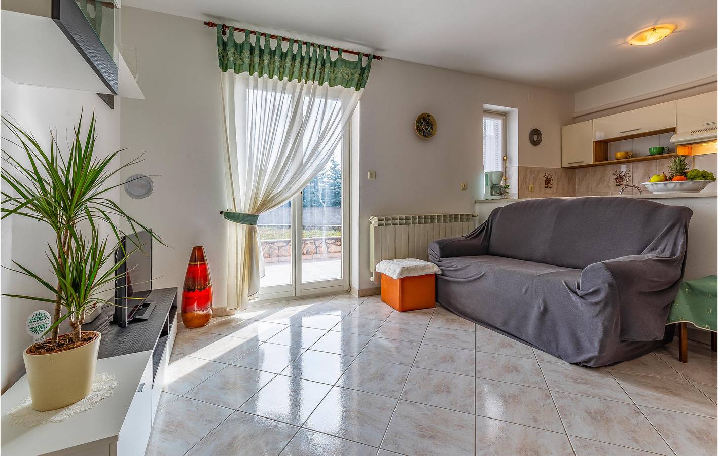 Entire vacation apartment, Vacation apartment for 5 people with terrace in Croatian Adriatic