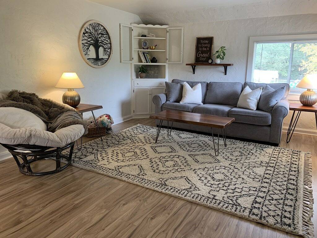 Ganze Wohnung, 2 Bedroom Flat With Short Walk to Downtown in Cloverdale, California North Coast