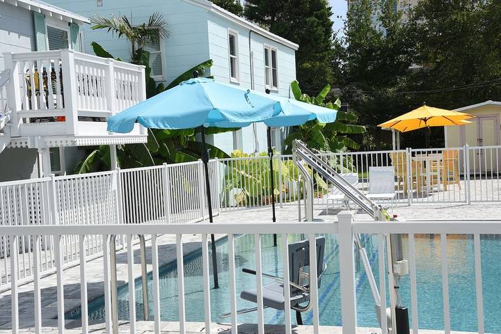 Vacation rental for 8 people, with terrace and pool as well as yard in Virginia Beach