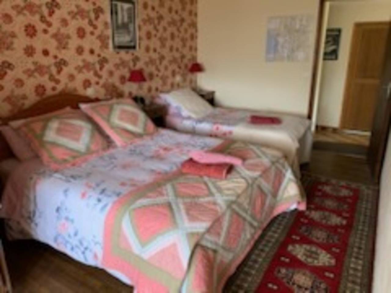 Chambre d’hôtes « Chambre Klimt » avec piscine partagée, terrasse commune et Wi-Fi in Sanxay, Vienne (France)