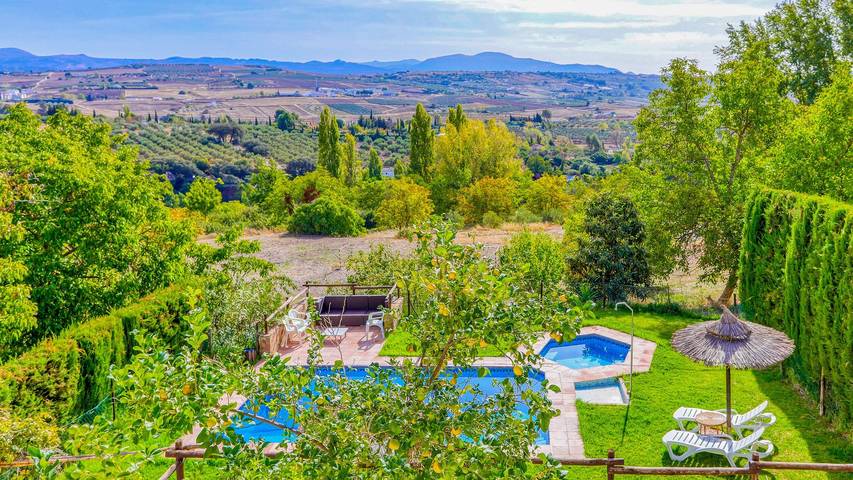 Chalet para 8 personas, con jacuzzi además de piscina y balcón/terraza, Se admiten mascotas en Serranía de Ronda - 2
