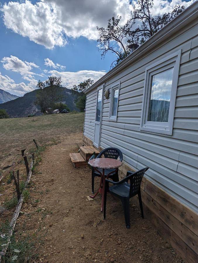 Tente pour 2 personnes, avec terrasse ainsi que jardin et jacuzzi dans les Alpes maritimes - 3