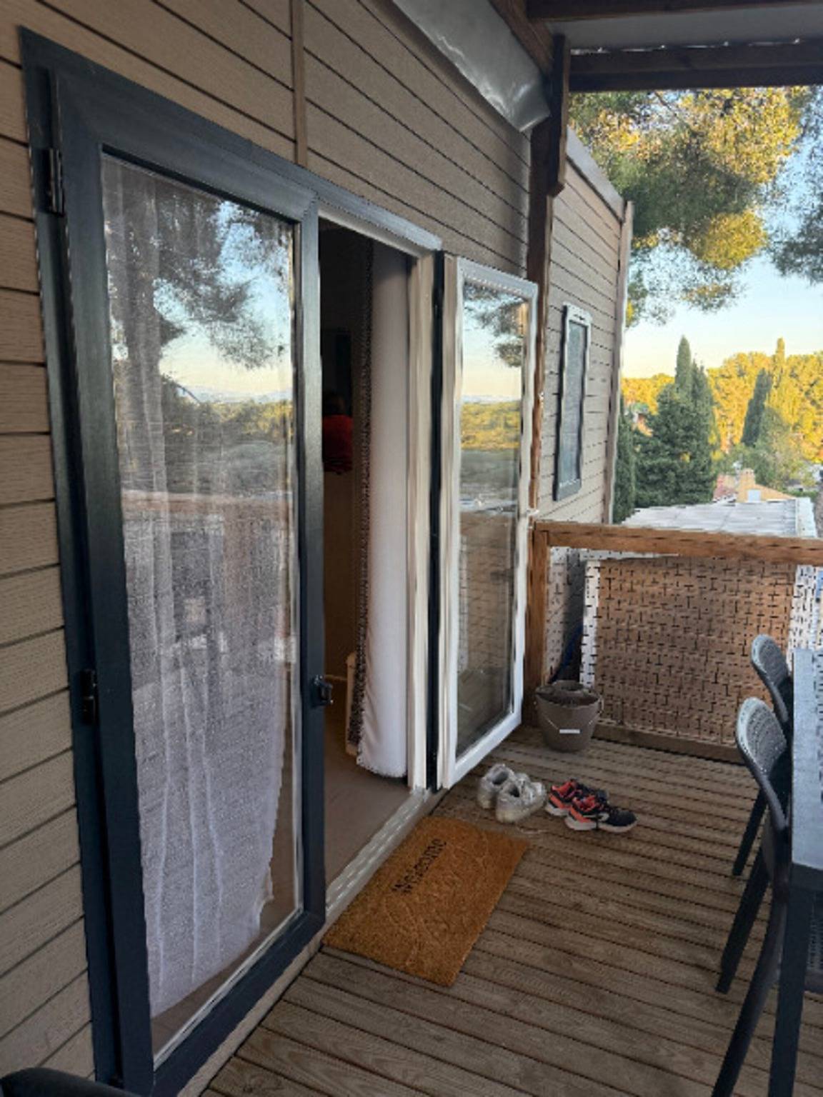 Mobil-home « Le Bonheur » avec piscine partagée, Wi-Fi et climatisation in Carry-le-Rouet, Côte méditerranéenne (France)