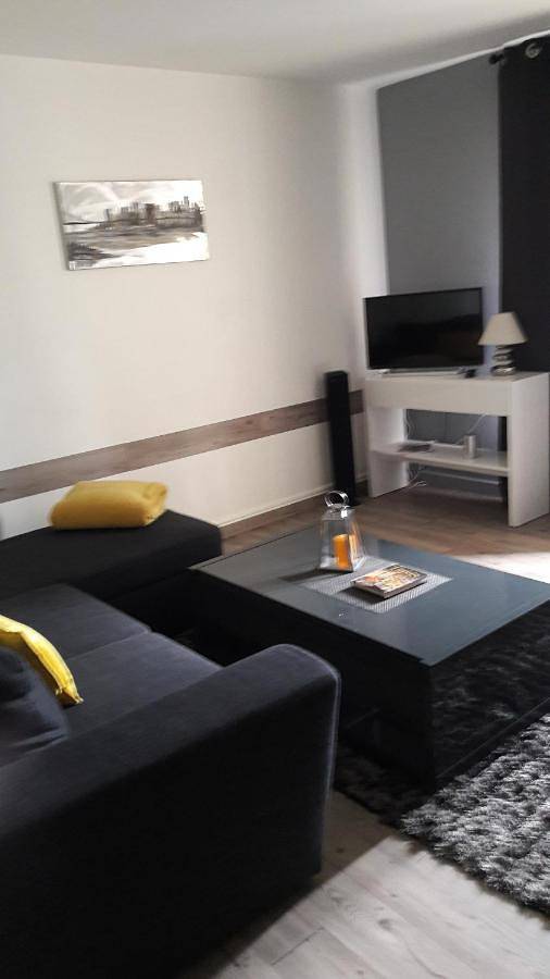 Gîte pour 7 personnes, avec Balcon et Terrasse ainsi que Jardin et Vue à Roanne - 2