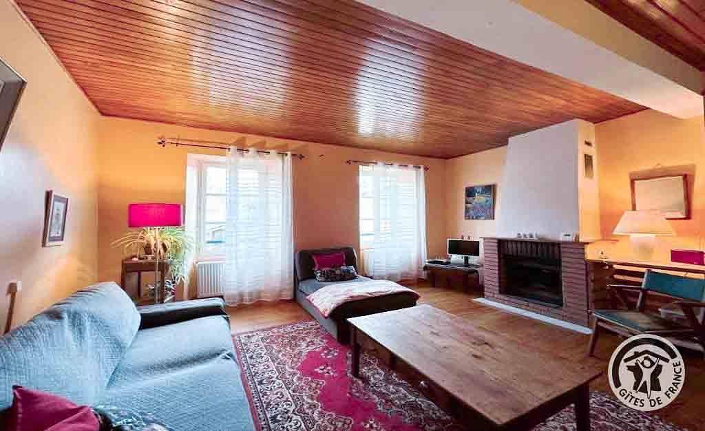 Gîte Terra Médiane in Serres-sur-Arget, Parc naturel régional des Pyrénées ariégeoises