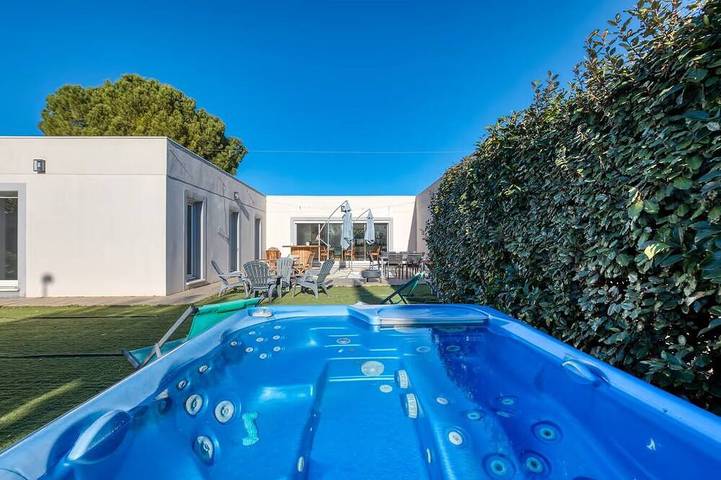 Ferienhaus für 7 Personen, mit Whirlpool und Garten