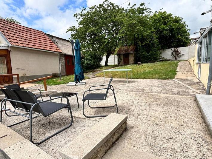 Location de vacances pour 8 personnes, avec Terrasse et Jardin à Veuil - 2