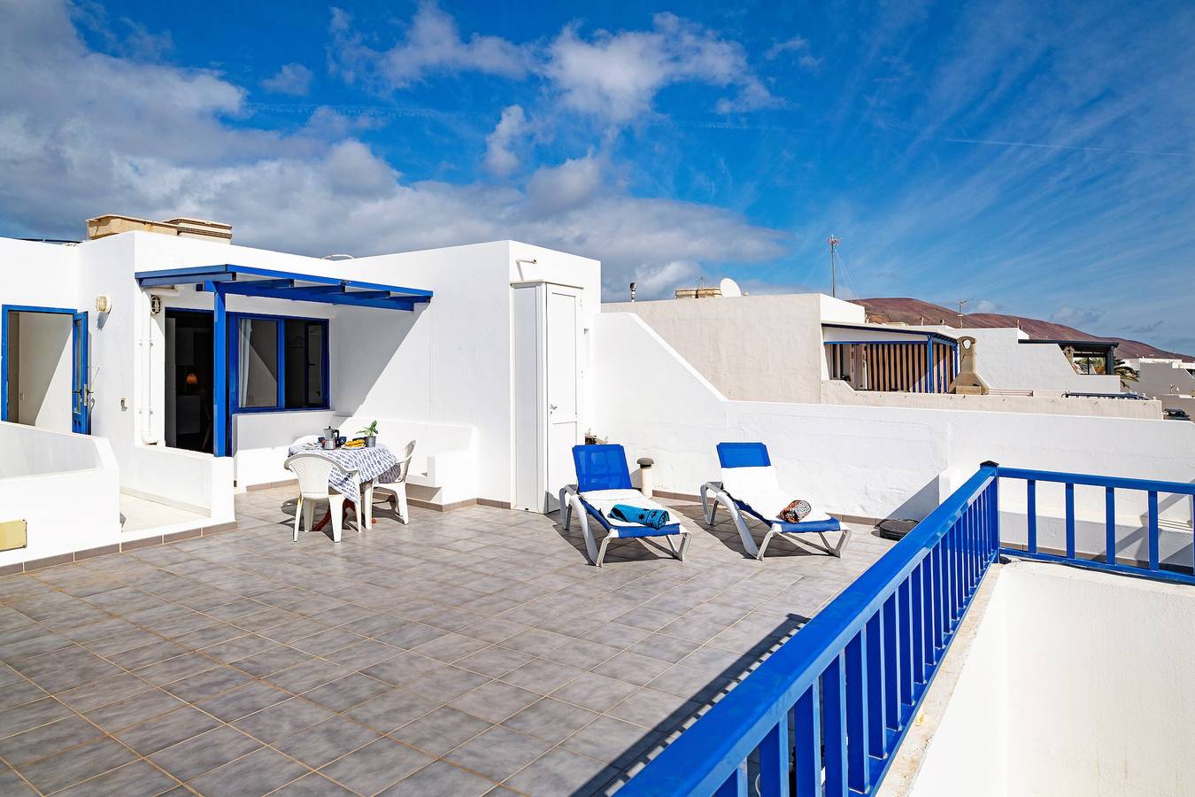 Ganze Wohnung, Ferienwohnung 'Toledo' mit Meerblick, privater Terrasse und Wlan in La Graciosa, Parque Natural Archipiélago Chinijo