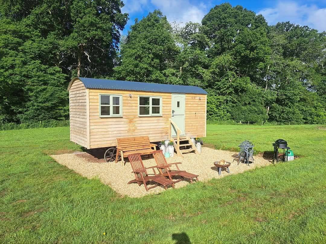 Luxury Shepherds Hut  set in a countryside setting in Curdridge, South Downs