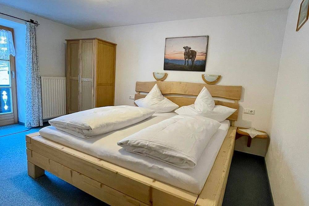 Ganze Wohnung, Ferienwohnung Nr. 1, 1-3 Personen, 38 qm, Dusche/Wc, Balkon, Tv, 1 Schlafzimmer + 1 Wohnschlafzimmer, Obergeschoss in Hintersee, Ramsau bei Berchtesgaden