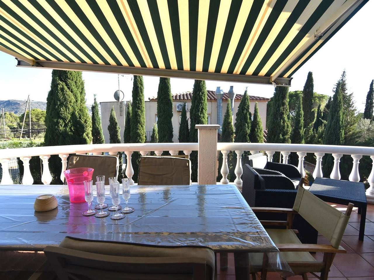Villa à Roses: Piscine Privée, 4 Chambres, Idéale pour Familles et Groupes, Près de la Plage in El Mas Fumats, Roses