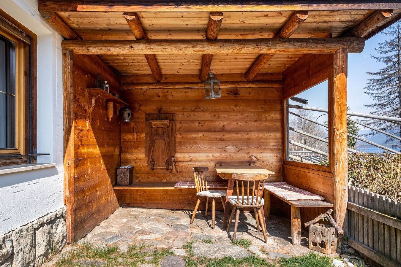 Entire apartment, Apartment 'Adlerhorst Amsel' with Terrace, Shared Garden and Wi-Fi in Kuppelwies, Ulten