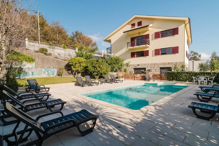 Vacation rental for 16 people, with yard, with pets in Northern Portugal