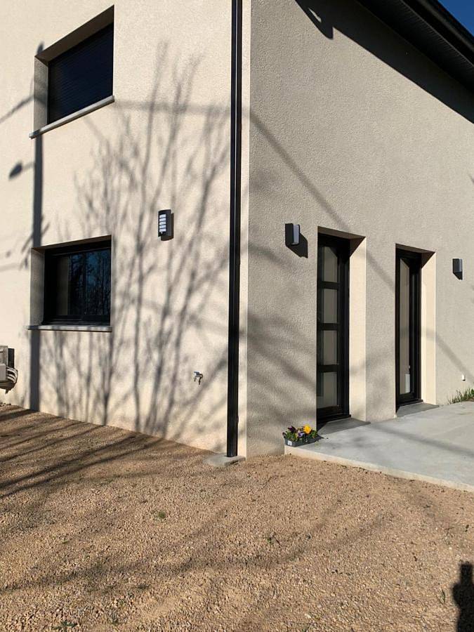 Location de vacances pour 2 personnes, avec vue et terrasse à Villette-sur-Ain - 3