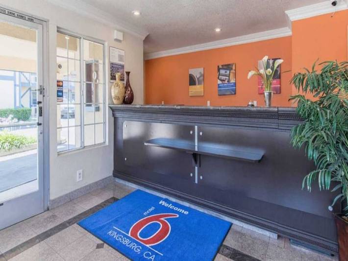 Ganze Wohnung, Motel 6 Kingsburg, Kingsize -bett | Rauchin in Fresno County