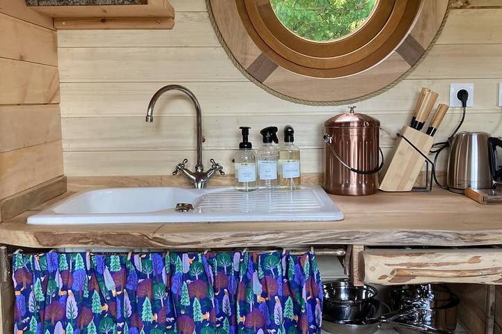Morvan-style caravan in Dun-les-Places, Naturpark Morvan