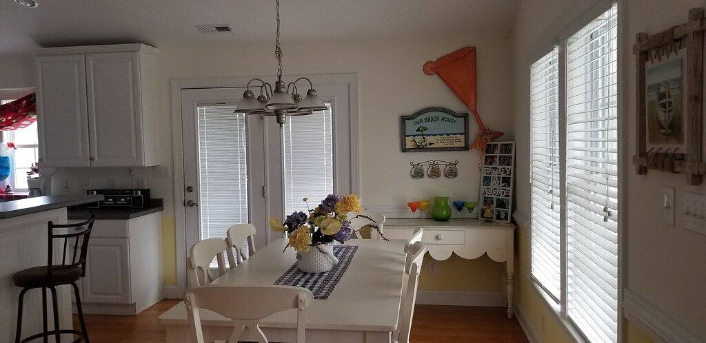 Charming 3-Br cottage with open floor plan, near Surf City Beaches & Marina. in Pender County