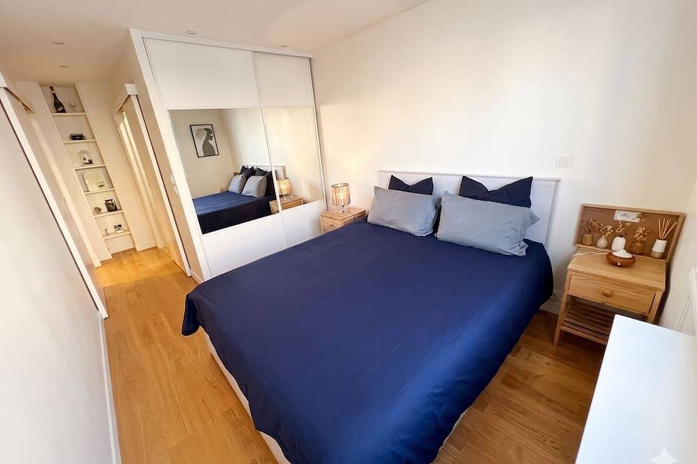 Entire apartment, Le Lolive - modern 2P apartment in Pantin in Pantin, Seine-Saint-Denis