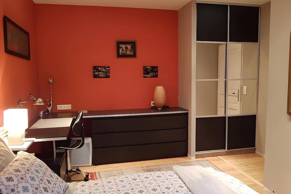 Chambre d’hôtes De La Vaine avec terrasse privée, jardin et Wi-Fi in Cartelègue, Région de Blaye