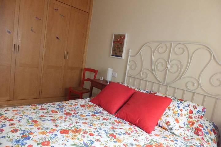 Apartamento entero, Tranquilo, 2 D, Climatizado Entero, Parking De Pago, Recogida Gratis. in Casco Antiguo, Sevilla