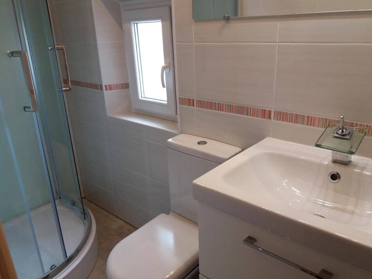 Chez Vero - Chambre D'Hôte Privee Climatisee -Salle D'Eau Individuelle - proche Cassis Calanque Ste Baume Marseille Le Castelet Agora - parking clos - jardin zen et ombragé - in Aubagne, Côte méditerranéenne (France)