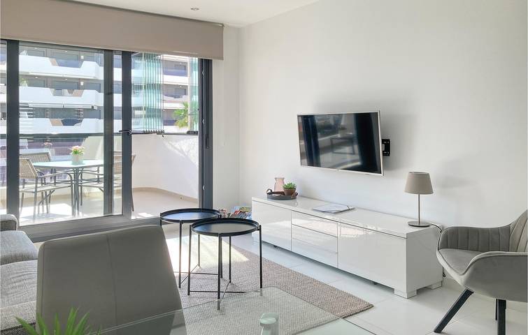 Entire holiday apartment, Cozy Beachfront Apartment with Terrace in Los Arenales del Sol, Elche
